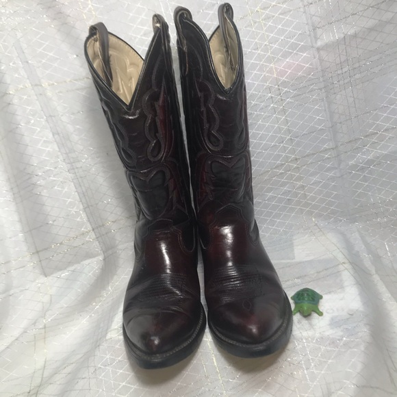 Wine colored Men’s Cowboy Boots, size 8D - Picture 2 of 4